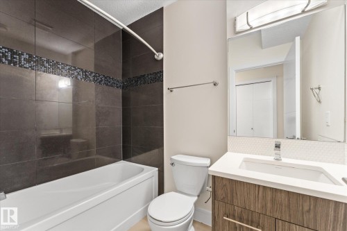 14914 108 Avenue, Edmonton, AB - Indoor Photo Showing Bathroom