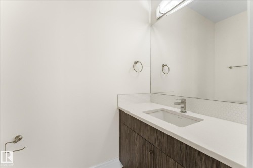 14914 108 Avenue, Edmonton, AB - Indoor Photo Showing Bathroom