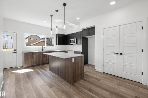 20631 43 Avenue, Edmonton, AB - Indoor Photo Showing Kitchen With Upgraded Kitchen