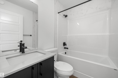 20631 43 Avenue, Edmonton, AB - Indoor Photo Showing Bathroom