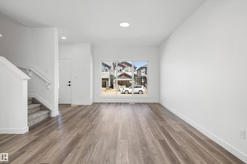 20631 43 Avenue, Edmonton, AB - Indoor Photo Showing Living Room