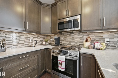 77 Richmond Link, Fort Saskatchewan, AB - Indoor Photo Showing Kitchen With Upgraded Kitchen