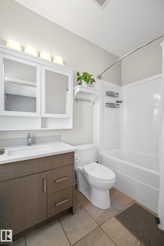 911 Morris Way, Leduc, AB - Indoor Photo Showing Bathroom