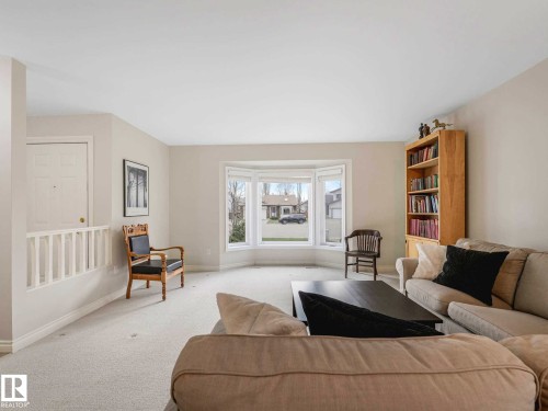 Image quality insufficient for description - 4011 104 Street, Edmonton, AB - Indoor Photo Showing Living Room