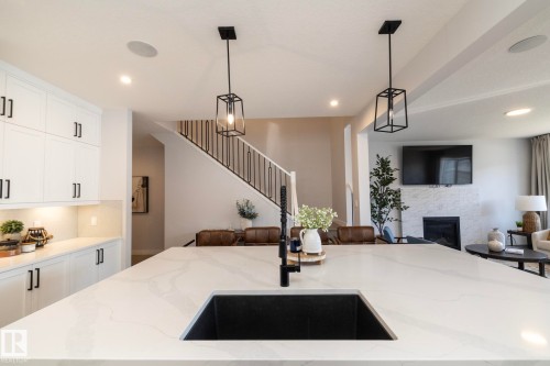 1448 Darby Green Green, Edmonton, AB - Indoor Photo Showing Kitchen