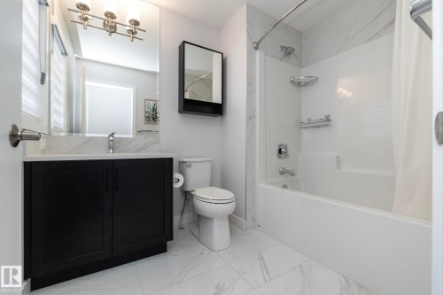 1448 Darby Green Green, Edmonton, AB - Indoor Photo Showing Bathroom