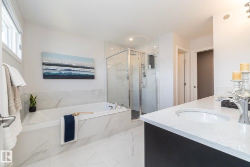 1448 Darby Green Green, Edmonton, AB - Indoor Photo Showing Bathroom