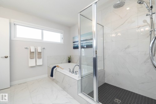 1448 Darby Green Green, Edmonton, AB - Indoor Photo Showing Bathroom