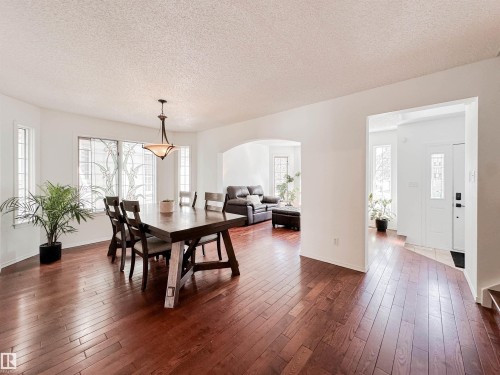 10020 97 Avenue, Edmonton, AB - Indoor