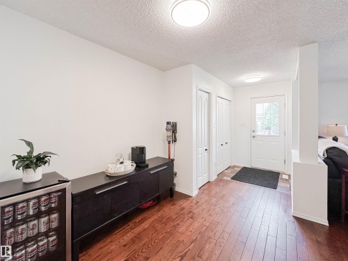 10020 97 Avenue, Edmonton, AB - Indoor