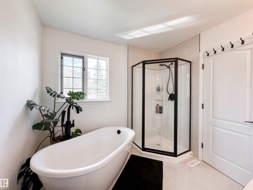 10020 97 Avenue, Edmonton, AB - Indoor Photo Showing Bathroom