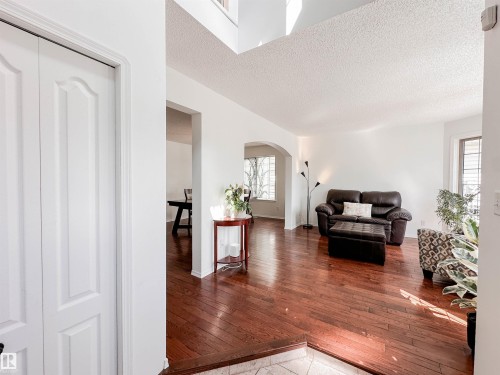 10020 97 Avenue, Edmonton, AB - Indoor
