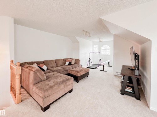 10020 97 Avenue, Edmonton, AB - Indoor