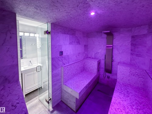 10020 97 Avenue, Edmonton, AB - Indoor Photo Showing Bathroom