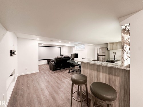10020 97 Avenue, Edmonton, AB - Indoor