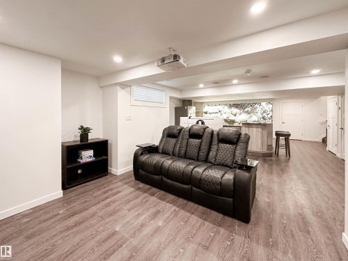10020 97 Avenue, Edmonton, AB - Indoor