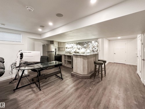 10020 97 Avenue, Edmonton, AB - Indoor