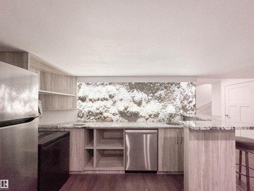 10020 97 Avenue, Edmonton, AB - Indoor