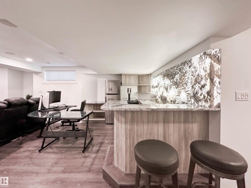 10020 97 Avenue, Edmonton, AB - Indoor