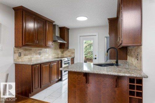 16 4 Fraser Drive, St. Albert, AB - Indoor Photo Showing Kitchen With Double Sink With Upgraded Kitchen