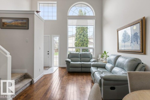 16 4 Fraser Drive, St. Albert, AB - Indoor Photo Showing Living Room