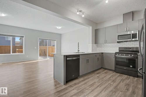 3423 Checknita Terrace, Edmonton, AB - Indoor Photo Showing Kitchen