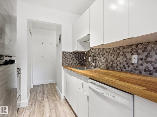 108 5730 Riverbend Road, Edmonton, AB - Indoor Photo Showing Kitchen