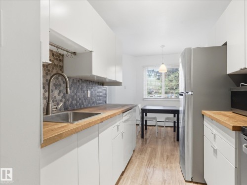 108 5730 Riverbend Road, Edmonton, AB - Indoor Photo Showing Kitchen
