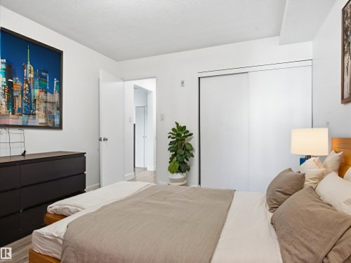 108 5730 Riverbend Road, Edmonton, AB - Indoor Photo Showing Bedroom