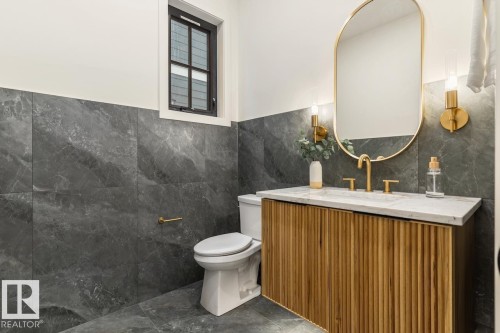 10519 138 Street, Edmonton, AB - Indoor Photo Showing Bathroom