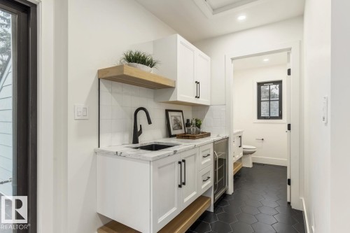 10519 138 Street, Edmonton, AB - Indoor