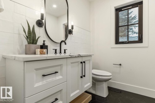 10519 138 Street, Edmonton, AB - Indoor Photo Showing Bathroom