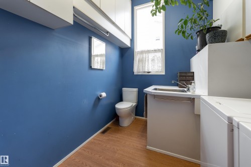 2 pc bath on main - 10956 81 Avenue, Edmonton, AB - Indoor