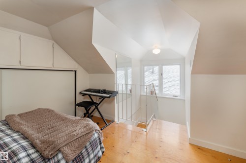 Bright and sunny loft! - 10956 81 Avenue, Edmonton, AB - Indoor Photo Showing Bedroom