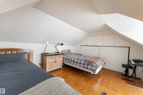 Bright and sunny loft! - 10956 81 Avenue, Edmonton, AB - Indoor Photo Showing Bedroom
