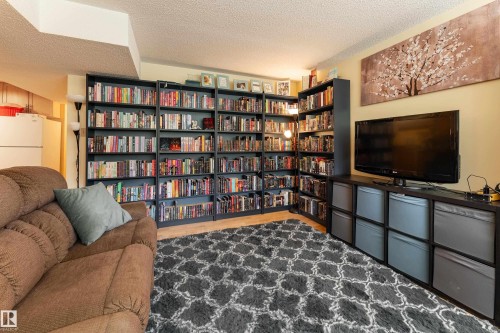 Second kitchen in basement with private entrance, 2 bedrooms, 4 pc bath and living/dining area - 10956 81 Avenue, Edmonton, AB - Indoor