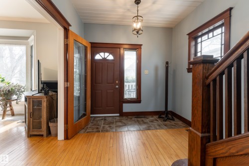 Spacious entry way - 10956 81 Avenue, Edmonton, AB - Indoor Photo Showing Other Room