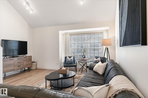 21 10235 111 Street, Edmonton, AB - Indoor Photo Showing Living Room