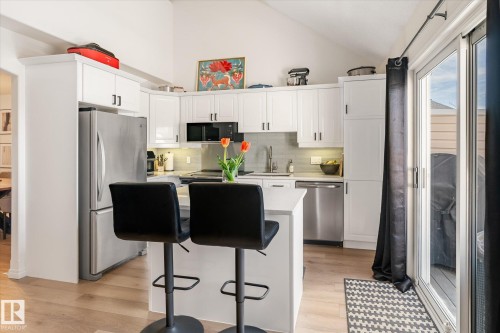 21 10235 111 Street, Edmonton, AB - Indoor Photo Showing Kitchen