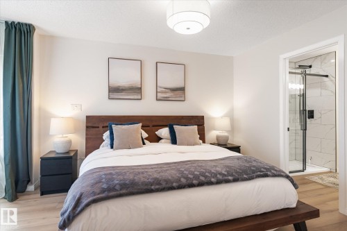21 10235 111 Street, Edmonton, AB - Indoor Photo Showing Bedroom