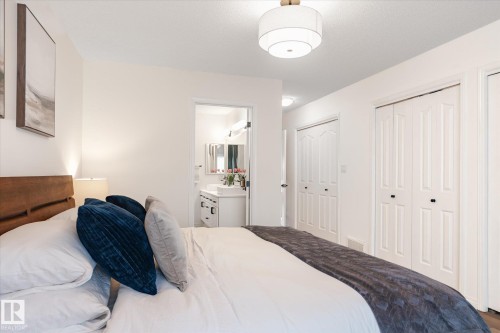 21 10235 111 Street, Edmonton, AB - Indoor Photo Showing Bedroom
