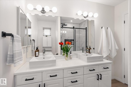 21 10235 111 Street, Edmonton, AB - Indoor Photo Showing Bathroom