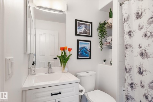 21 10235 111 Street, Edmonton, AB - Indoor Photo Showing Bathroom