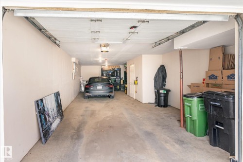 21 10235 111 Street, Edmonton, AB - Indoor Photo Showing Garage