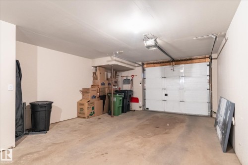 21 10235 111 Street, Edmonton, AB - Indoor Photo Showing Garage
