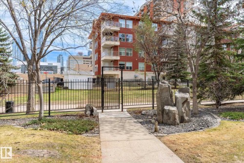 21 10235 111 Street, Edmonton, AB - Outdoor