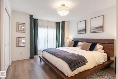 21 10235 111 Street, Edmonton, AB - Indoor Photo Showing Bedroom