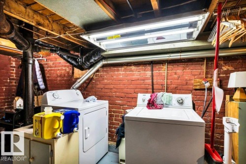 Dedicated laundry area featuring a top-load washing machine and front-load dryer - 11445 68 Street, Edmonton, AB - Indoor Photo Showing Laundry Room