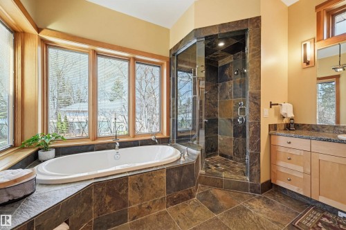 9212 118 Street, Edmonton, AB - Indoor Photo Showing Bathroom