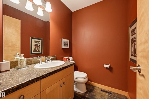 9212 118 Street, Edmonton, AB - Indoor Photo Showing Bathroom